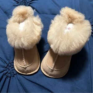 NWOT Infant Uggs “I Boo” - Sand